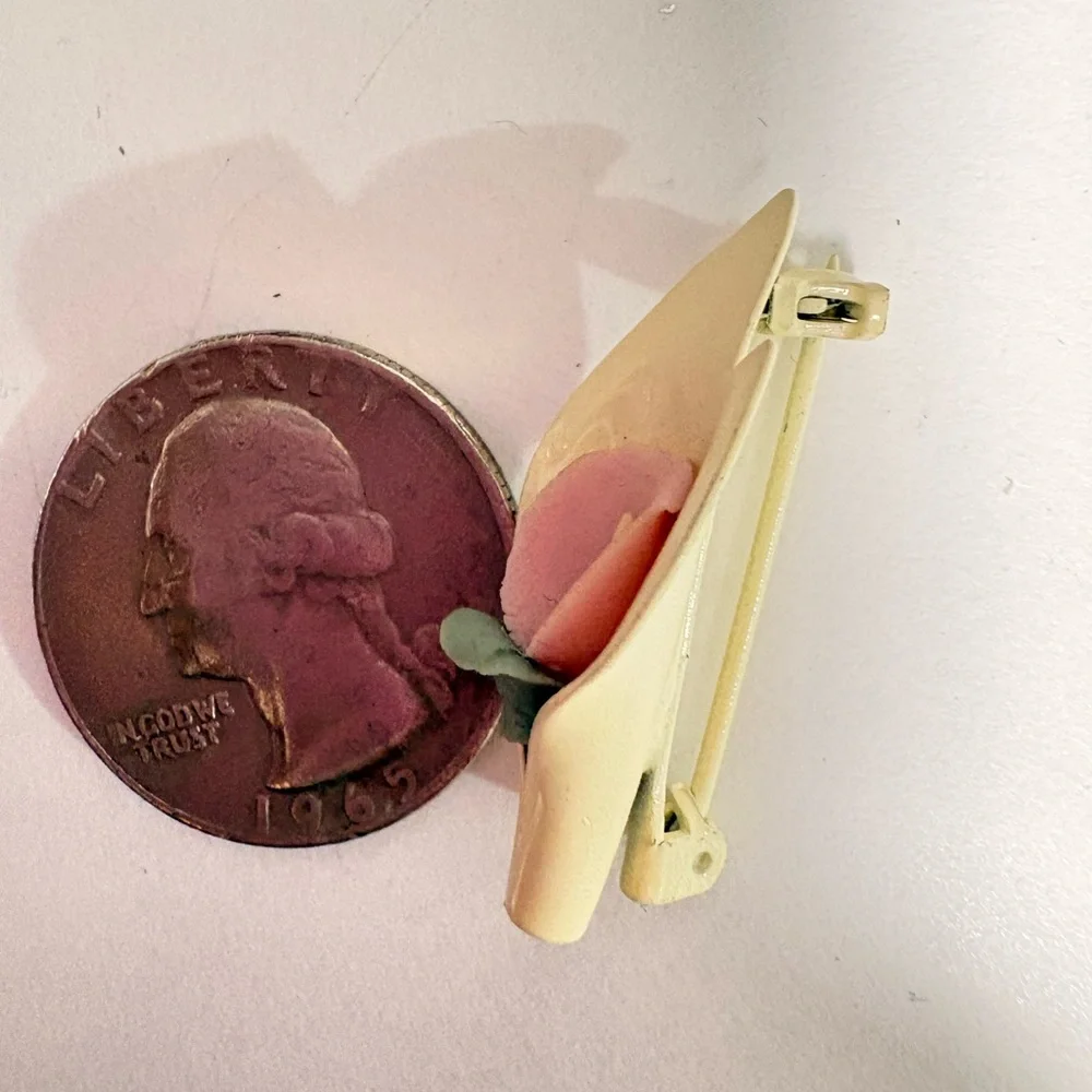 Vintage 1960s yellow and pink Calla Lily Floral Brooch in Soft Pastel Shades